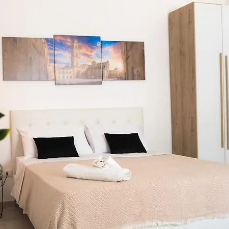 Cortile Privato E Fontana - Fuga Di Lusso A Lecce-