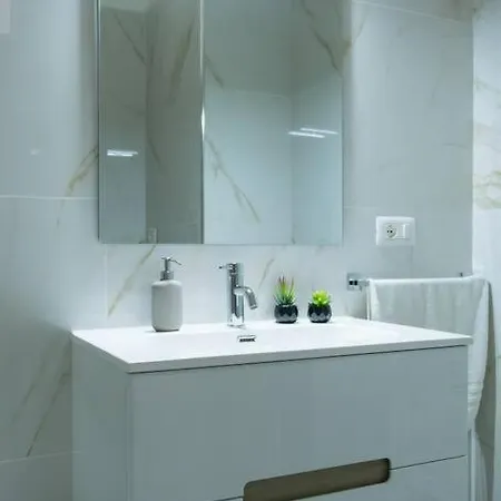 Cortile Privato E Fontana - Fuga Di Lusso A Lecce-